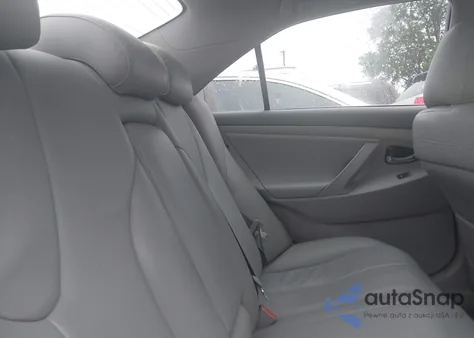 2011 Toyota Camry Base z USA, uszkodzony, nr VIN 4T1BF3EK0BU762531